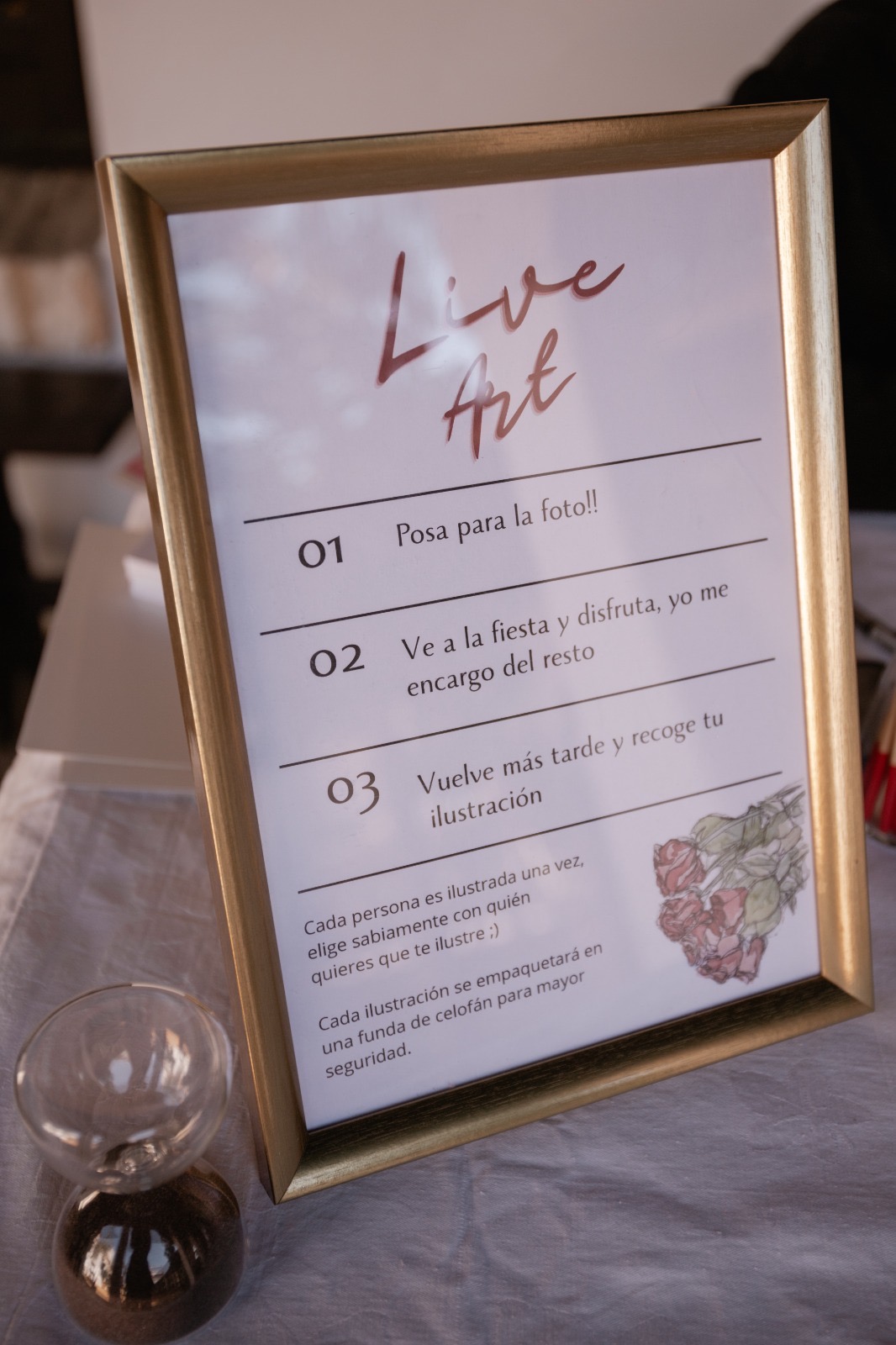 Cartel informativo de Live Art enmarcado en una boda real, ilustración en directo Trazos Eternos